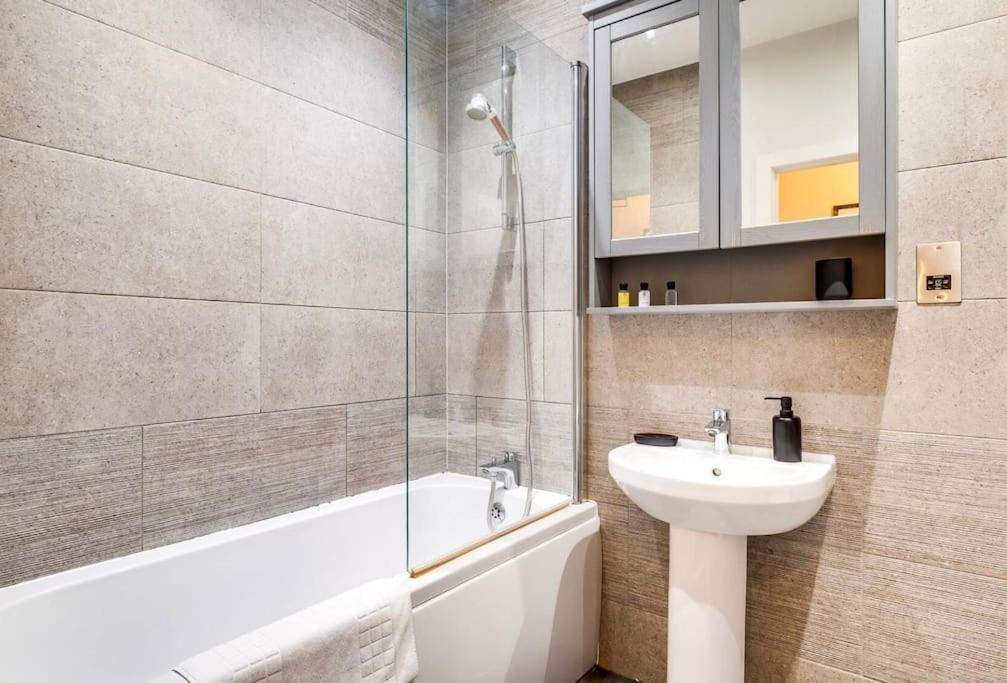 ברמינגהאם Giant Savings On Long Stays B1 Living, Enquire Now מראה חיצוני תמונה